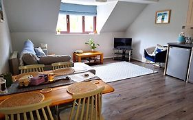Two Bedroom Apartment Close To The Beach